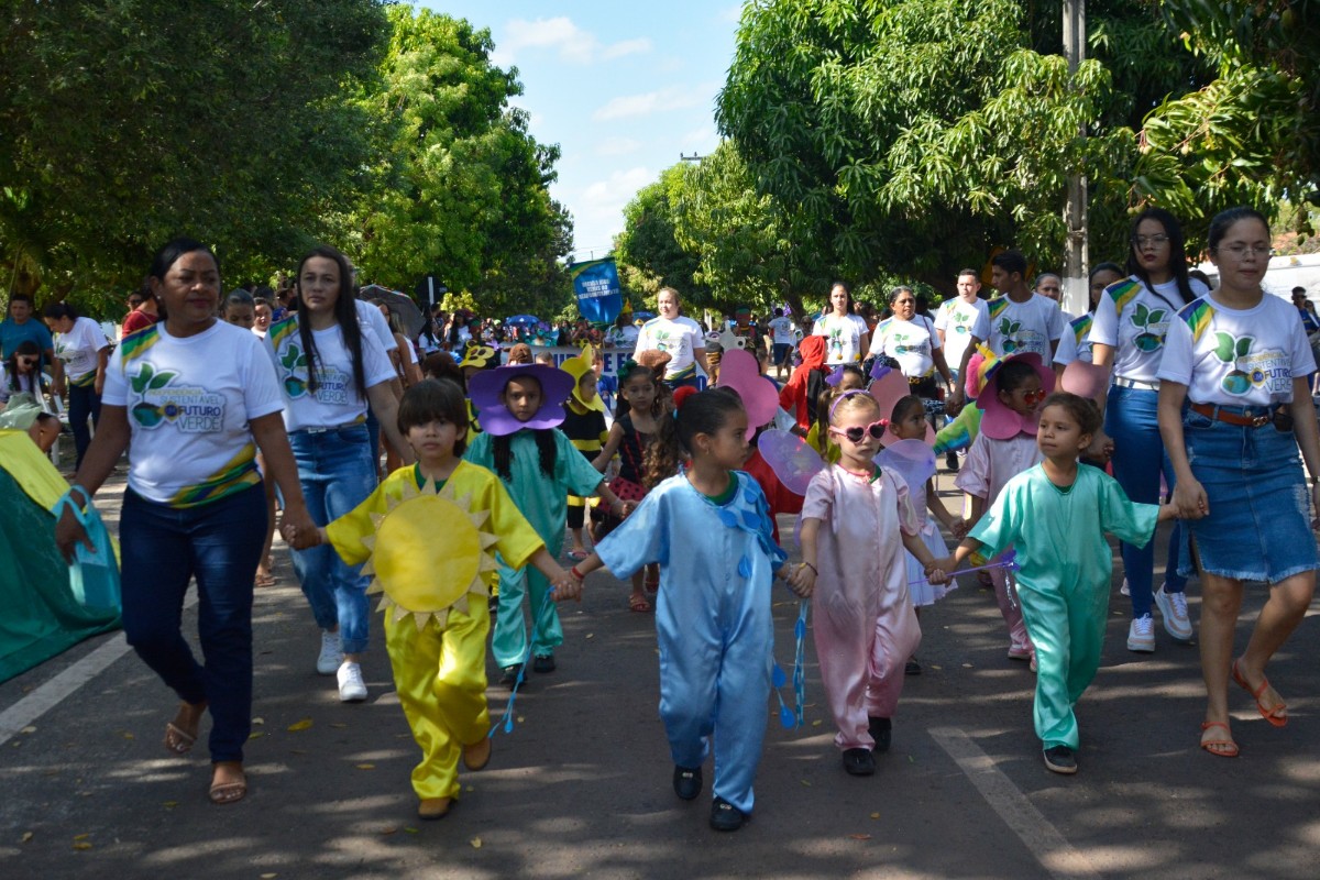 Prefeitura de Pau D’arco do Piauí realiza desfile cívico de 7 de Setembro: Meio Ambiente foi o tema do desfile