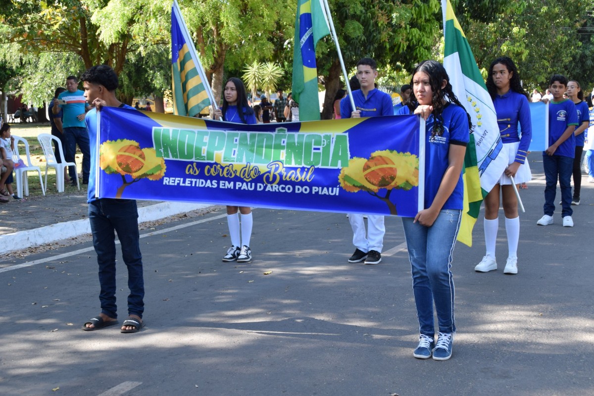 PREFEITURA REALIZA DESFILE CÍVICO DO 7 DE SETEMBRO EM PAU D’ARCO DO PIAUÍ