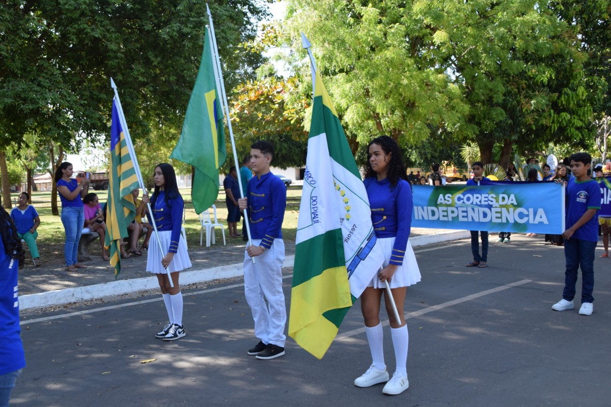 PREFEITURA REALIZA DESFILE CÍVICO DO 7 DE SETEMBRO EM PAU D’ARCO DO PIAUÍ