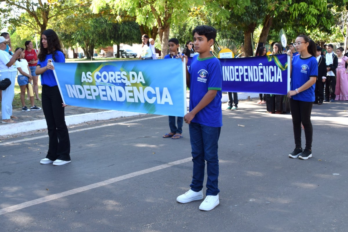 PREFEITURA REALIZA DESFILE CÍVICO DO 7 DE SETEMBRO EM PAU D’ARCO DO PIAUÍ