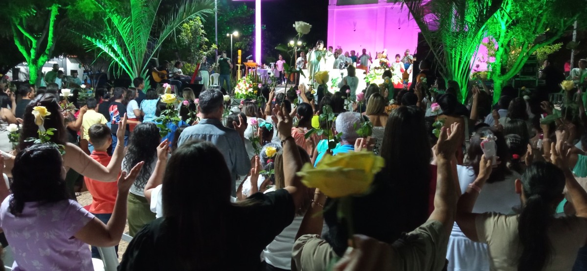 PARÓQUIA DE NOSSA SENHORA DOS HUMILDES – ALTO LONGÁ, REALIZA MISSA DAS ROSAS EM HOMENAGEM AO DIA DAS MÃES