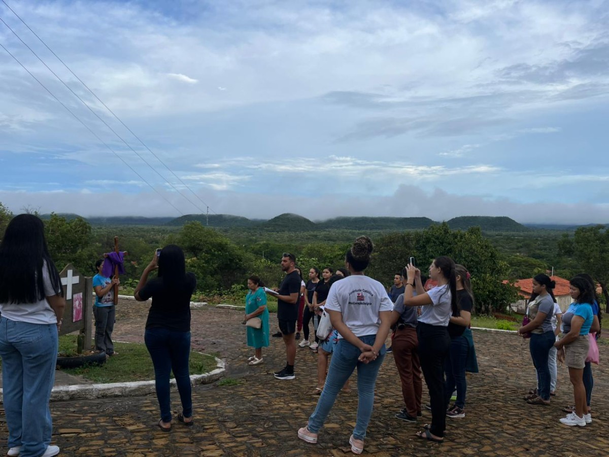 Fé e Devoção: Fiéis de Pau D’arco Refazem os Passos de Cristo na Sexta-feira Santa
