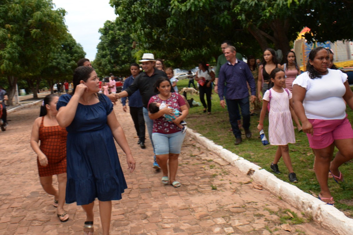 Com entrega de obras, shows musicais e corte de bolo, Pau D’arco do Piauí encerra festa de aniversário de 27 anos