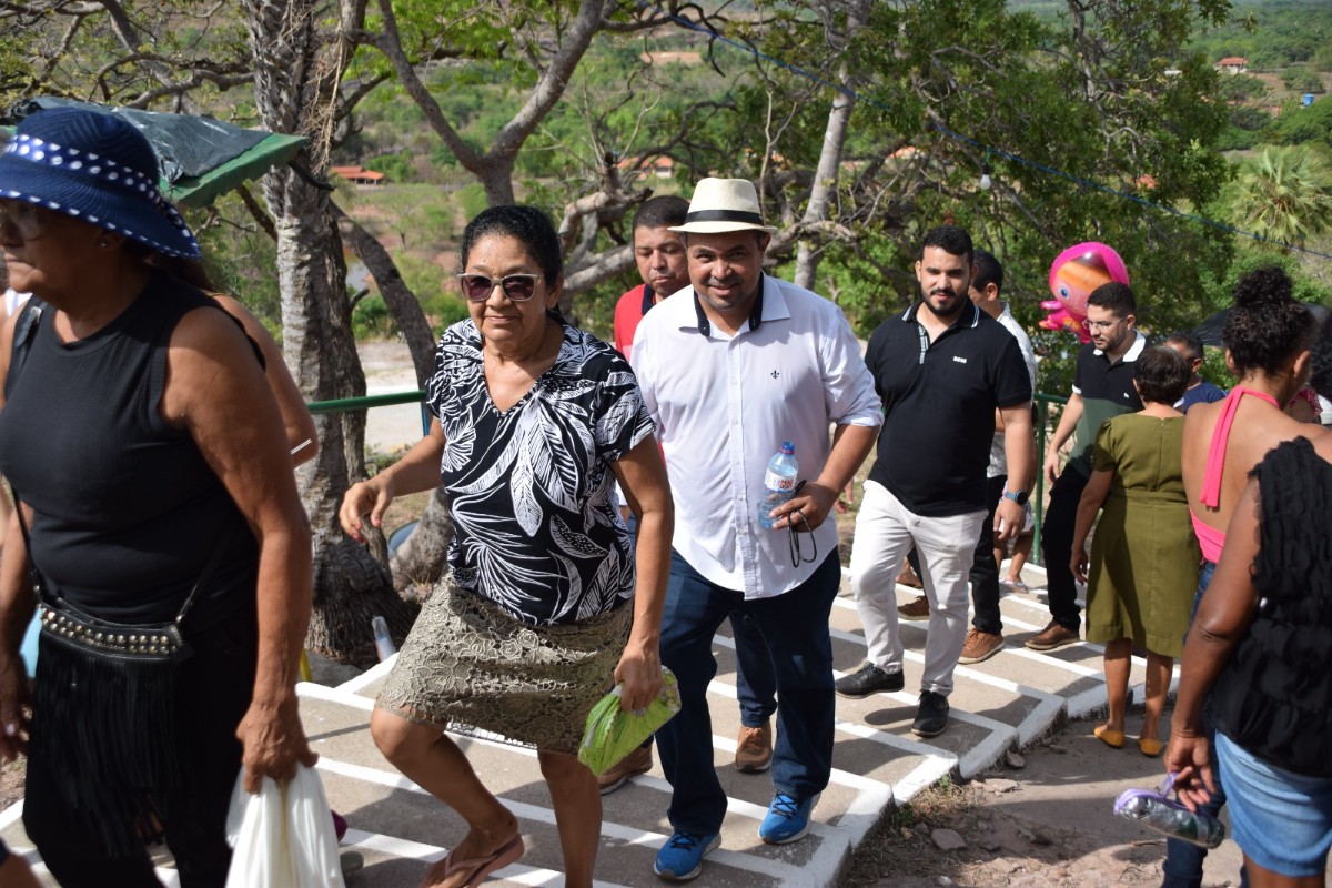 Prefeito Nilton Bacelar participa do encerramento da Festa de Nossa Senhora da Conceição em Pau D’arco do Piauí