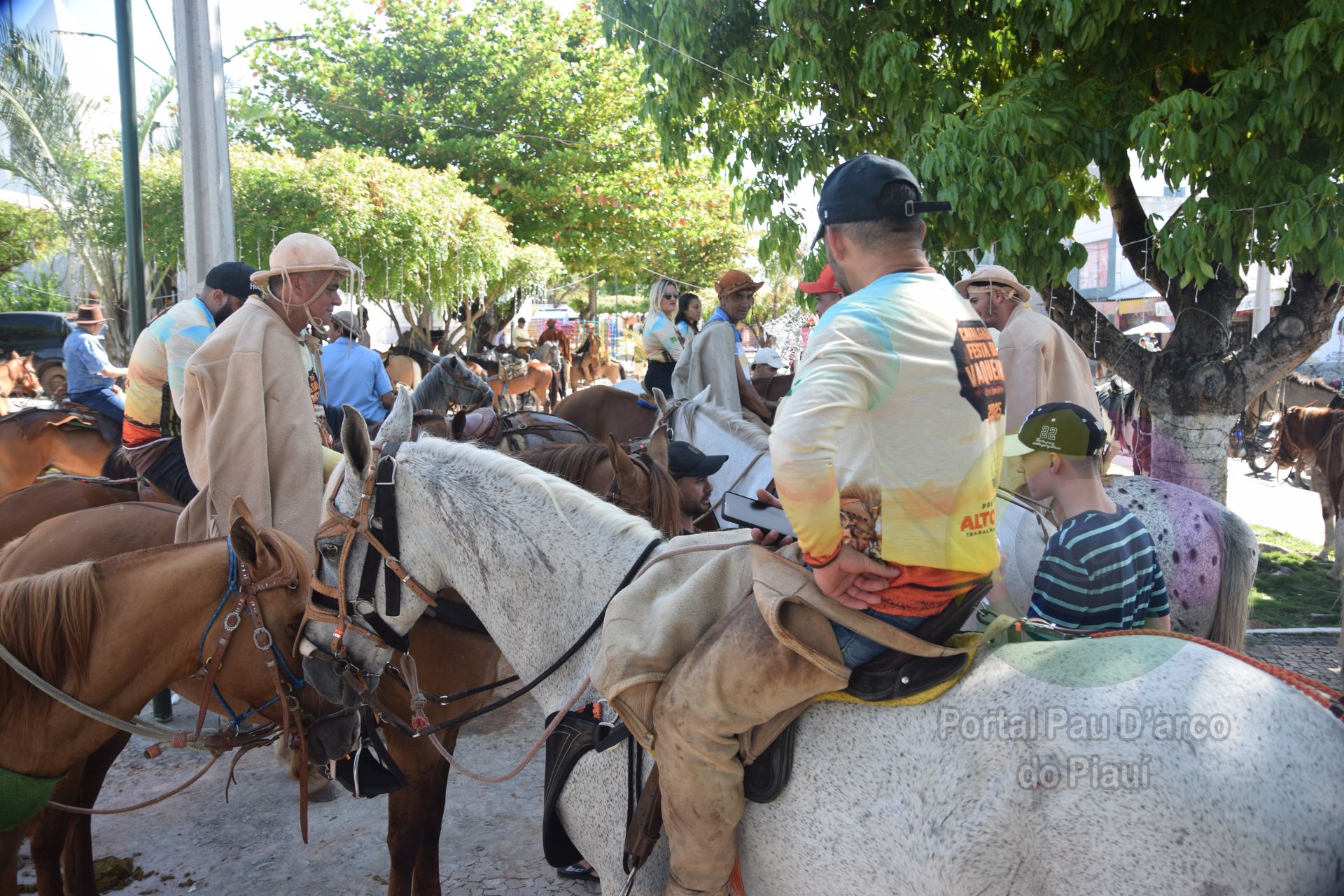 Prefeitura de Alto Long&aacute; realiza o maior dia do vaqueiro da hist&oacute;ria no Festejo da padroeira da cidade