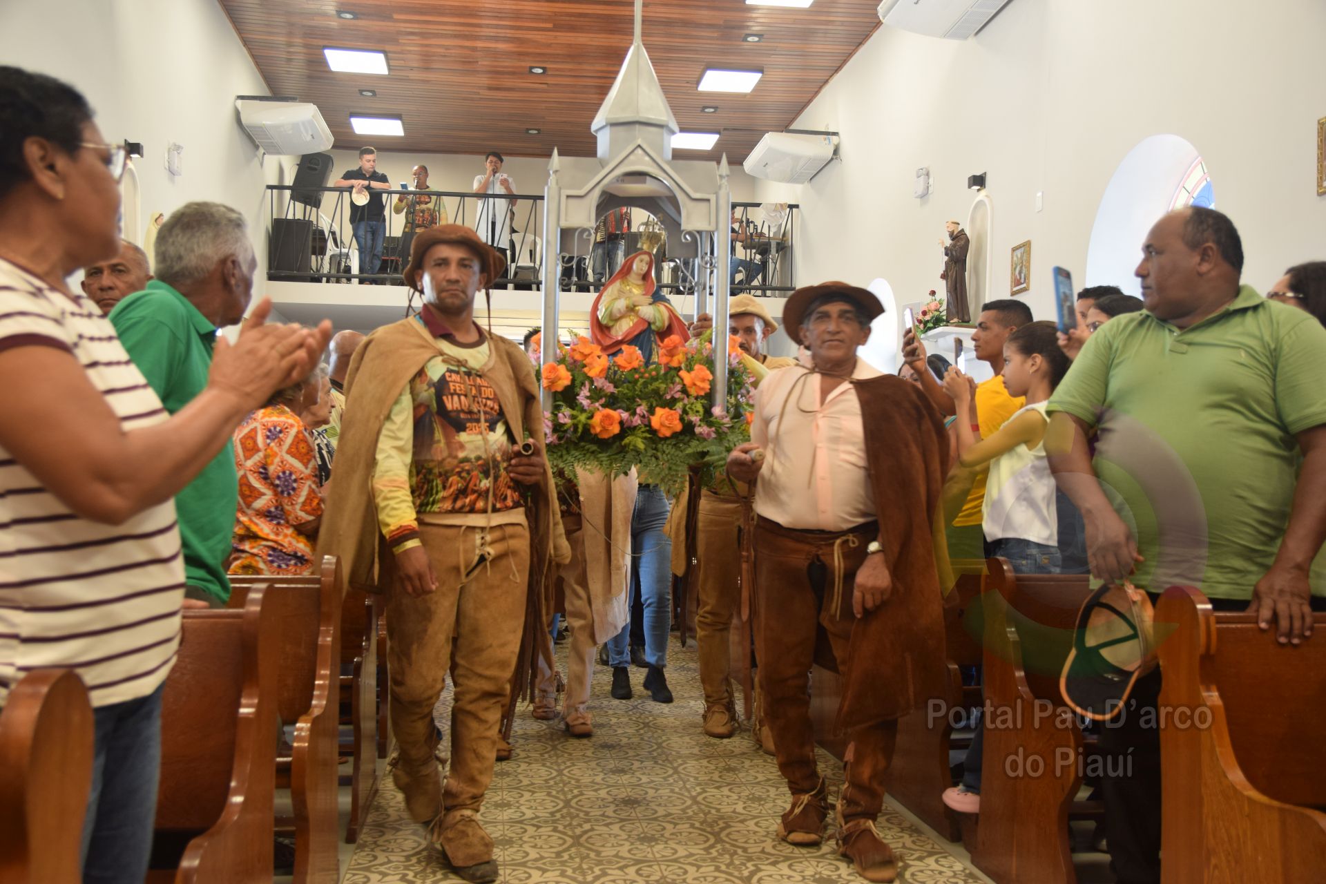 Prefeitura de Alto Long&aacute; realiza o maior dia do vaqueiro da hist&oacute;ria no Festejo da padroeira da cidade