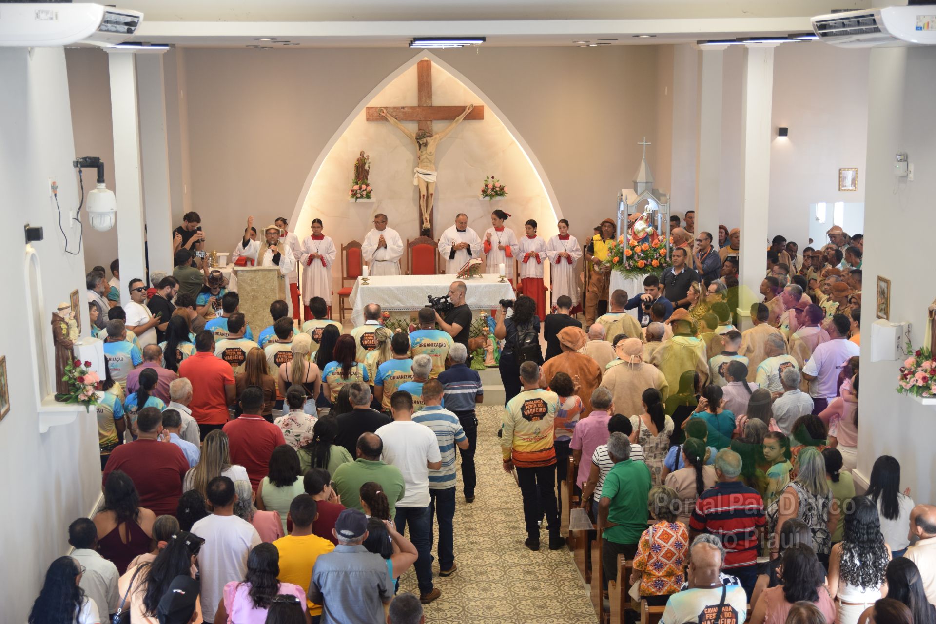 Prefeitura de Alto Long&aacute; realiza o maior dia do vaqueiro da hist&oacute;ria no Festejo da padroeira da cidade