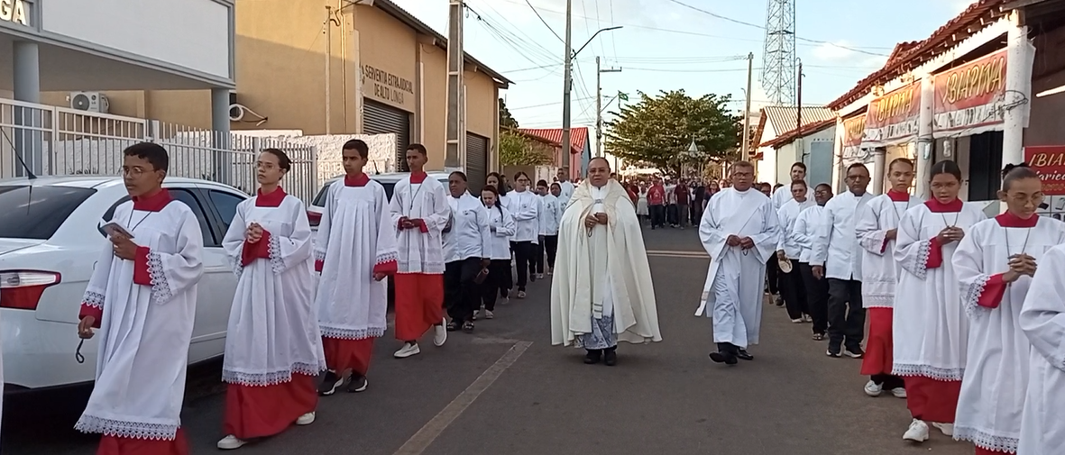Grande prociss&atilde;o de Nossa Senhora dos Humildes &eacute; realizada em Alto Long&aacute;