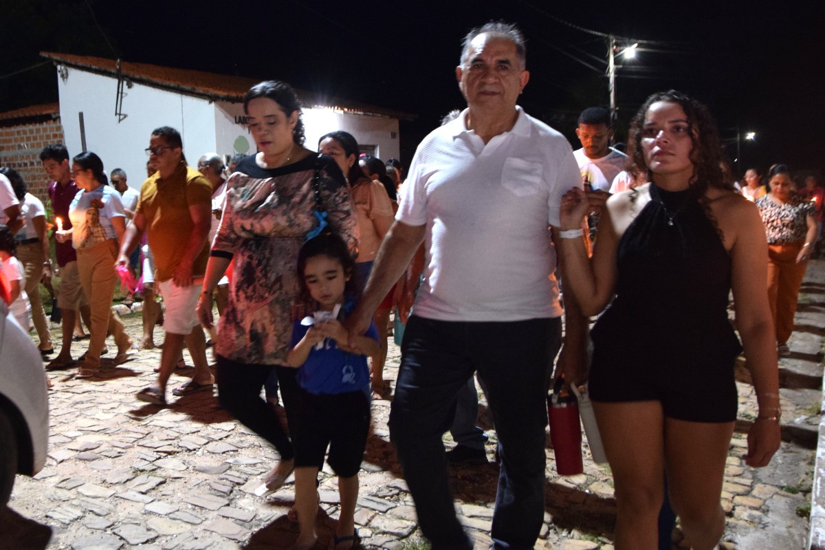PREFEITO DE PAU D&rsquo;ARCO DO PIAU&Iacute; PRESTIGIA ENCERRAMENTO DOS FESTEJOS DE NOSSA SENHORA DE F&Aacute;TIMA
