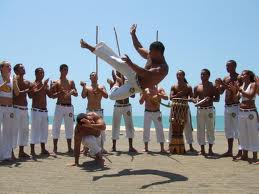 Capoeira: origem, características e tipos Angola e Regional - Toda