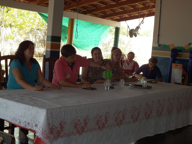 PREFEITO RENATO DE ALMEIDA ,PRIMEIRA DAMA ERLANE E SECRETÁRIA DE EDUCAÇÃO VENUZA FAZENDO ENTREGA DE MATERIAIS PEDAGÓGICOS E PERMANENTE NA CRECHE CRIANÇA FELIZ.