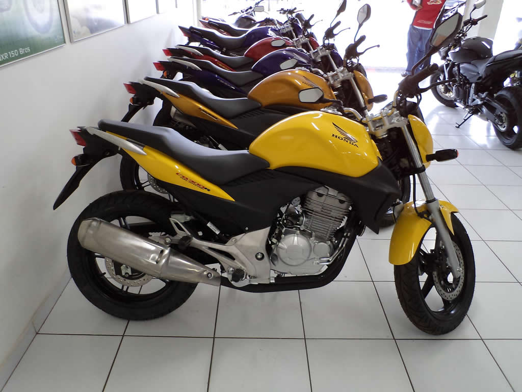 https://img.comunidades.net/shi/shiftmotos/cb300_2012_amarelo.jpg