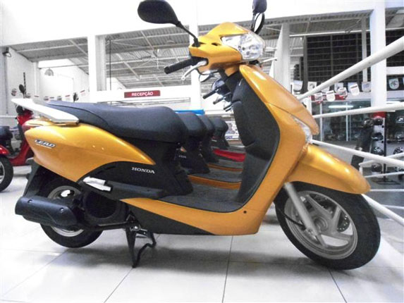 https://img.comunidades.net/shi/shiftmotos/lead_110_2012___amrelo.jpg