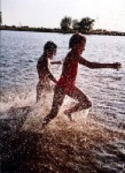 crianças na água crianças brincam na água