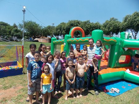 <img src="https://img.comunidades.net/sou/souzamagazine/souza_magazine_e_a_lider_comunitaria_cecilia.jpg" border="0">