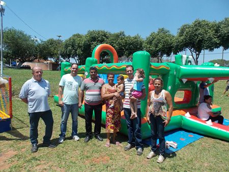 <img src="https://img.comunidades.net/sou/souzamagazine/souza_magazine_e_equipe_e_lideranaa_comunitaria.jpg" border="0">