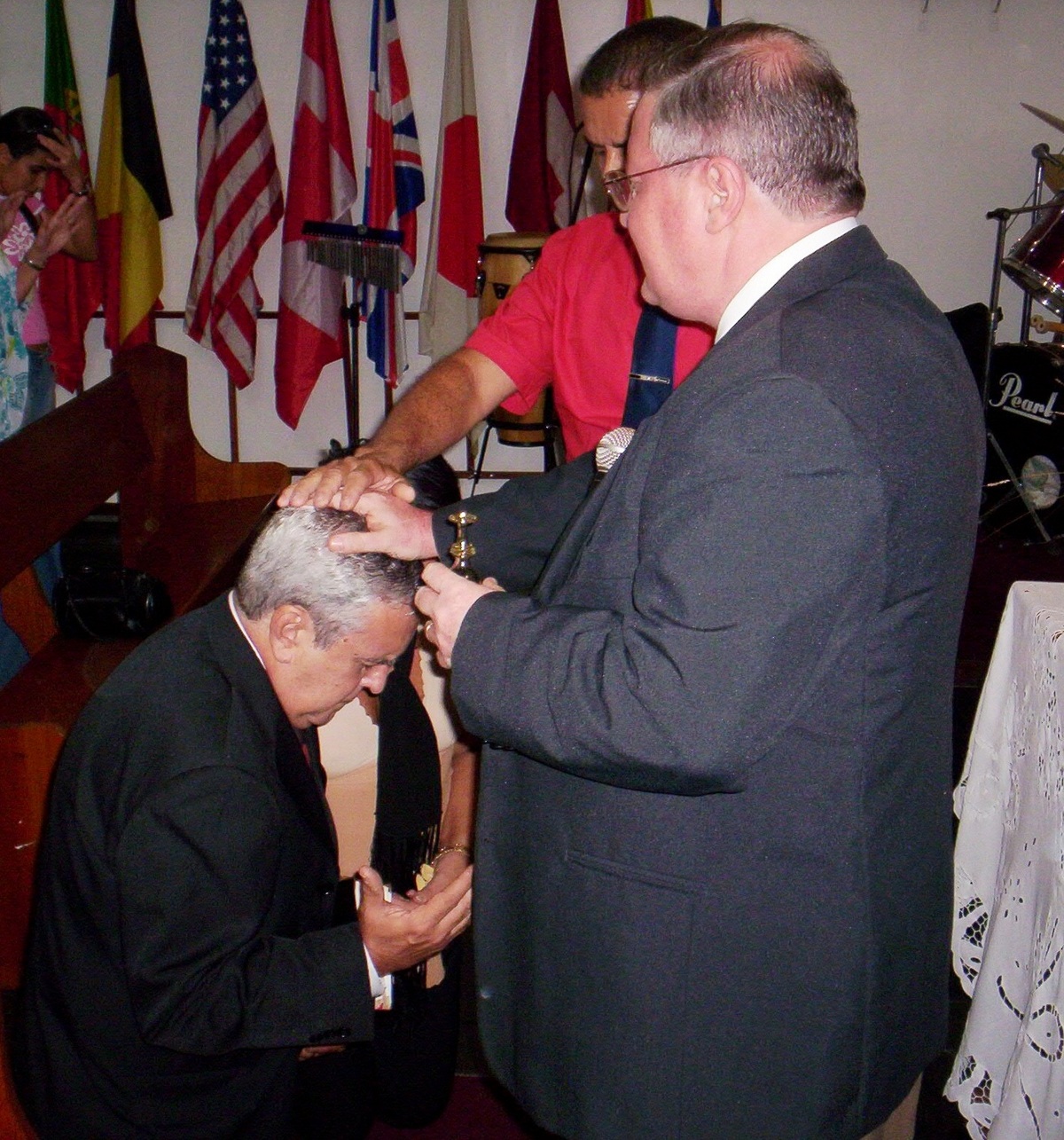 Pastor Bellr, diácono David, pastor Roberto e Elizabeth.