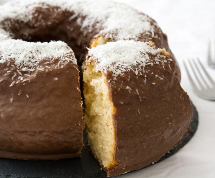 Foto de bolo de coco com chocolate