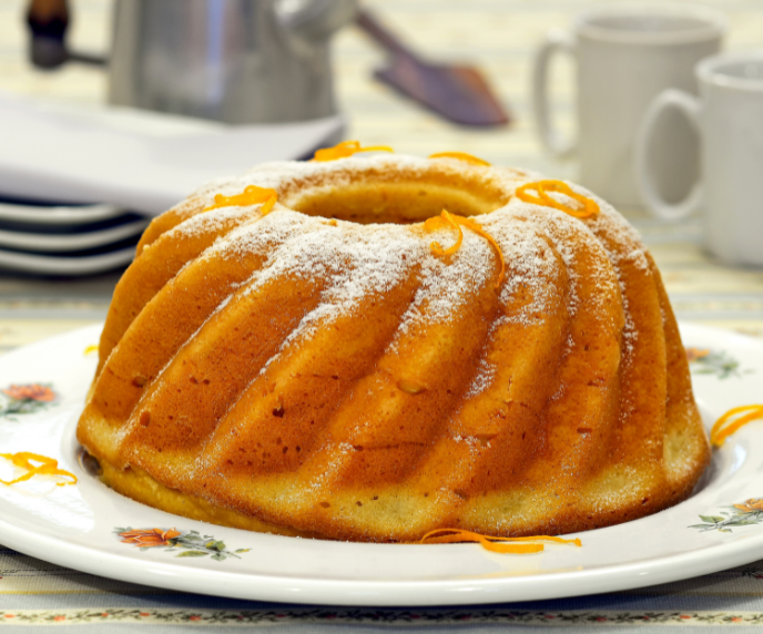 Foto de bolo sobre a mesa em um prato