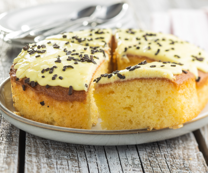 Foto de bolo cortado em cubos