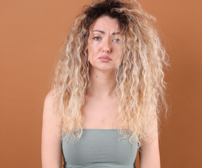 Foto de cabelo loiro encaracolado