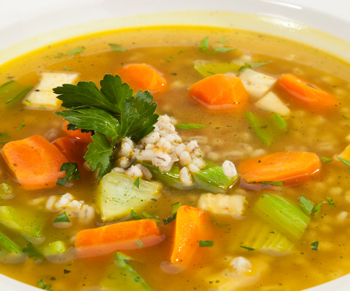 Foto de prato de sopa colorida