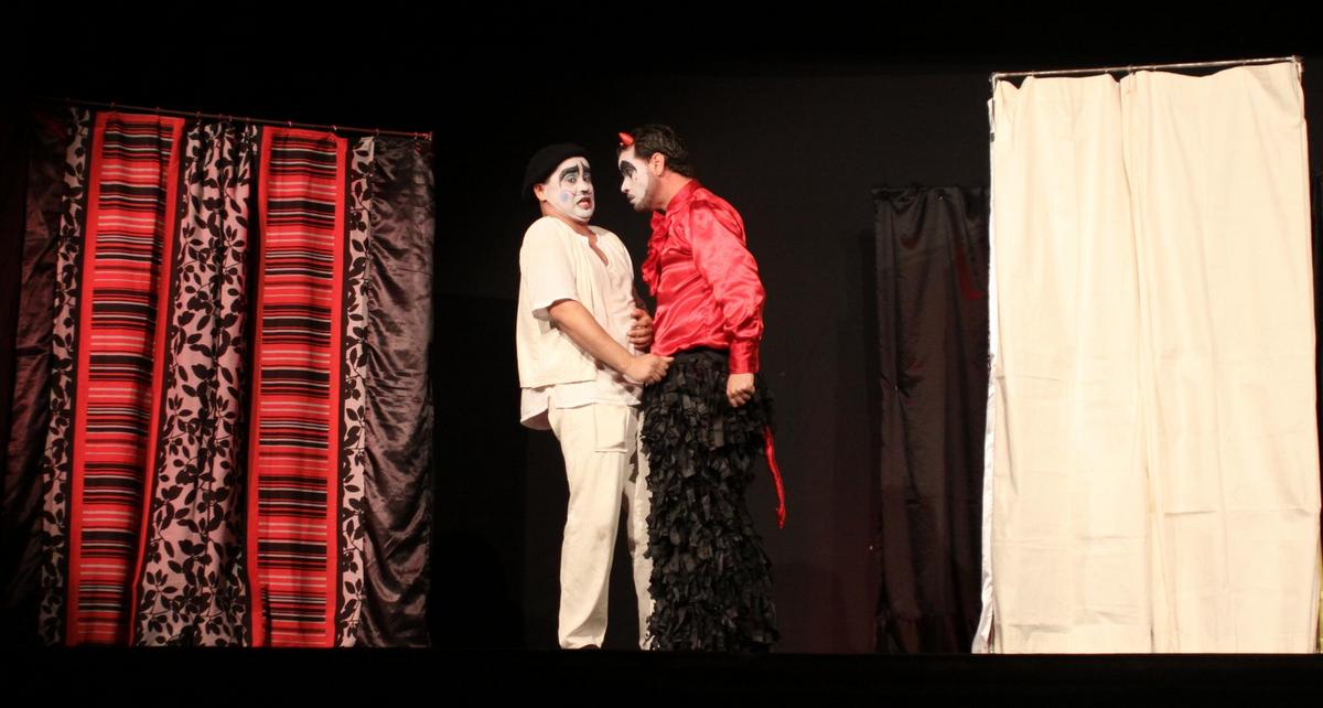 Ferrabrás tentando convencer Panelada entrar na Política. Ferrabrás e Panelada.