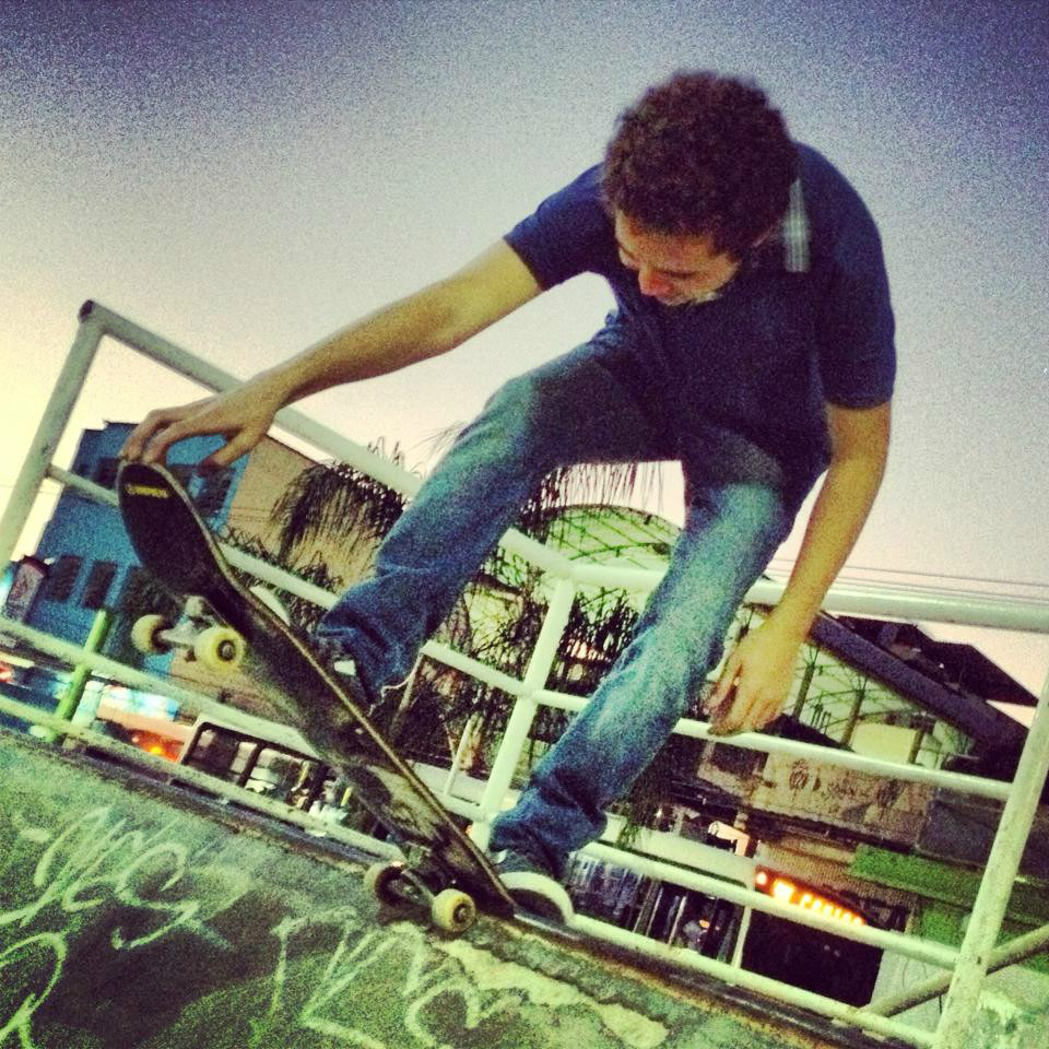 Filho com asas Pedro de skate