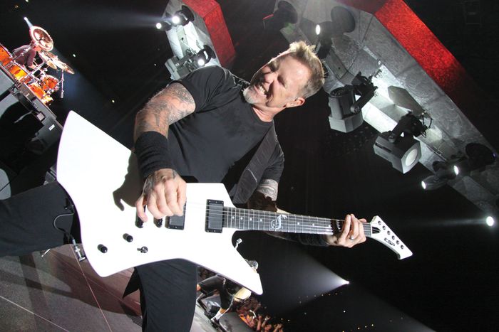 <img src="https://img.comunidades.net/wak/wakingthedemon/dv016_jpg_large_h70587_james_hetfield_playing_snakebyte.jpg" border="0">